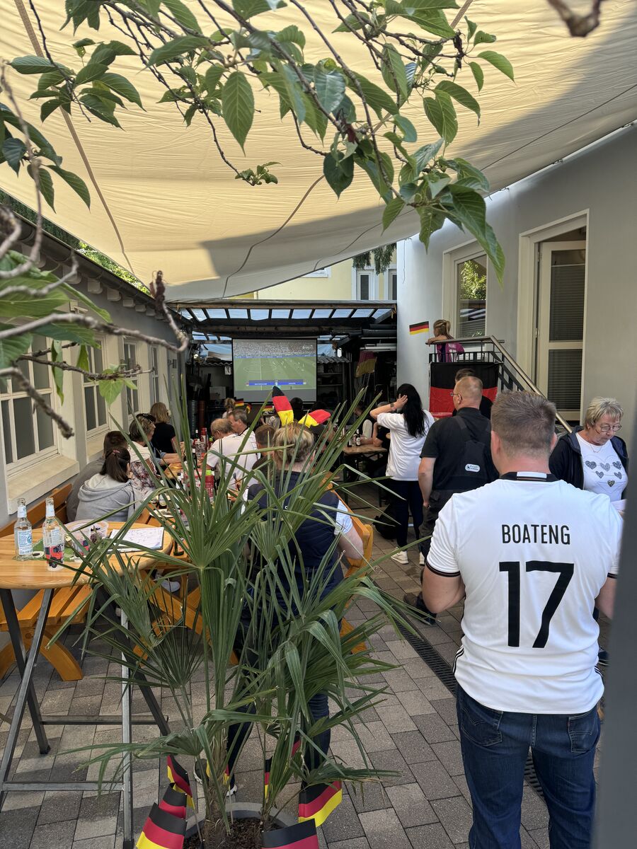 Das Team bei einem gemeinsamen Beisammensein